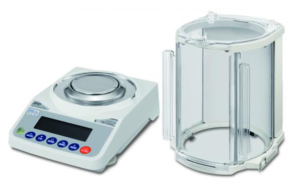 balanza analítica HR-100A A&D, balanza de precisión 0.1 mg, balanza para laboratorio compacta, balanza con diseño compacto, balanza con protector de aire desmontable, balanza analítica con calibración externa, balanza con plato de acero inoxidable Ø90 mm, balanza para investigación y desarrollo, balanza para instituciones educativas, balanza para control de calidad, balanza para análisis químico y farmacéutico, balanza con estructura robusta, balanza con revestimiento antiestático, balanza con operación intuitiva, equipo de pesaje de alta precisión, instrumento de laboratorio con rápida estabilización, equipo de pesaje duradero y eficiente, balanza A&D con interfaz RS-232C, balanza para formulación y muestras, equipo de pesaje con múltiples unidades de medida.