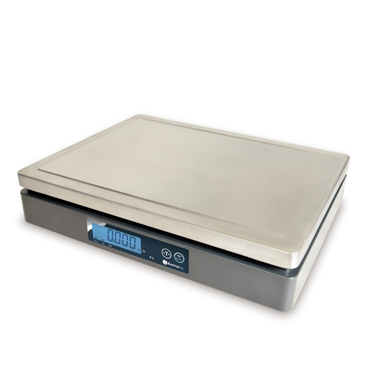 Imagen 1 balanza solo peso Baxtran SL, balanza compacta y robusta, diseño para uso comercial e industrial, display LCD retroiluminado, pantalla de fácil lectura, teclado 5 teclas intuitivo, estructura en ABS resistente, plato de acero inoxidable 210x290 mm, batería interna recargable 6V 3.2Ah, alimentación AC/DC 9V 500mA, puerto RS232 para PC o impresora, función cero y tara, función conteo de piezas, función acumulación y límites HI/OK/LO, unidades kg g lb oz pcs, capacidades 3 kg 6 kg 15 kg 30 kg, alta precisión resolución 0.1g 0.2g 0.5g 1g, movilidad y portabilidad, fácil operación y bajo aprendizaje, control de inventario y calidad, uso en comercios y tiendas, uso en almacenes y logística, procesos de empaquetado y preparación de pedidos, entornos de producción industrial ligera, gestión de datos e impresión, incluye adaptador AC/DC, equipo fiable y eficiente, alta durabilidad